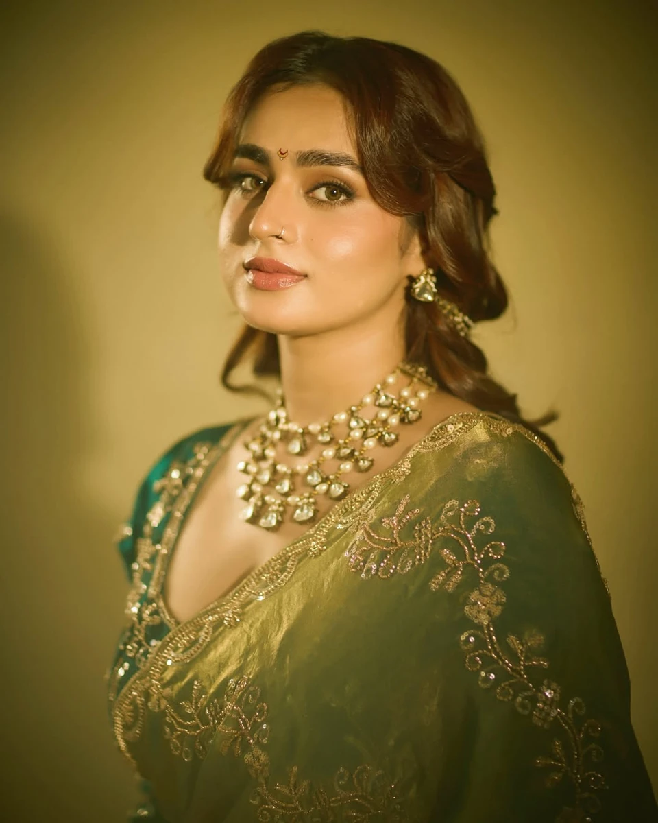 Ayesha Khan — Celebrity profile